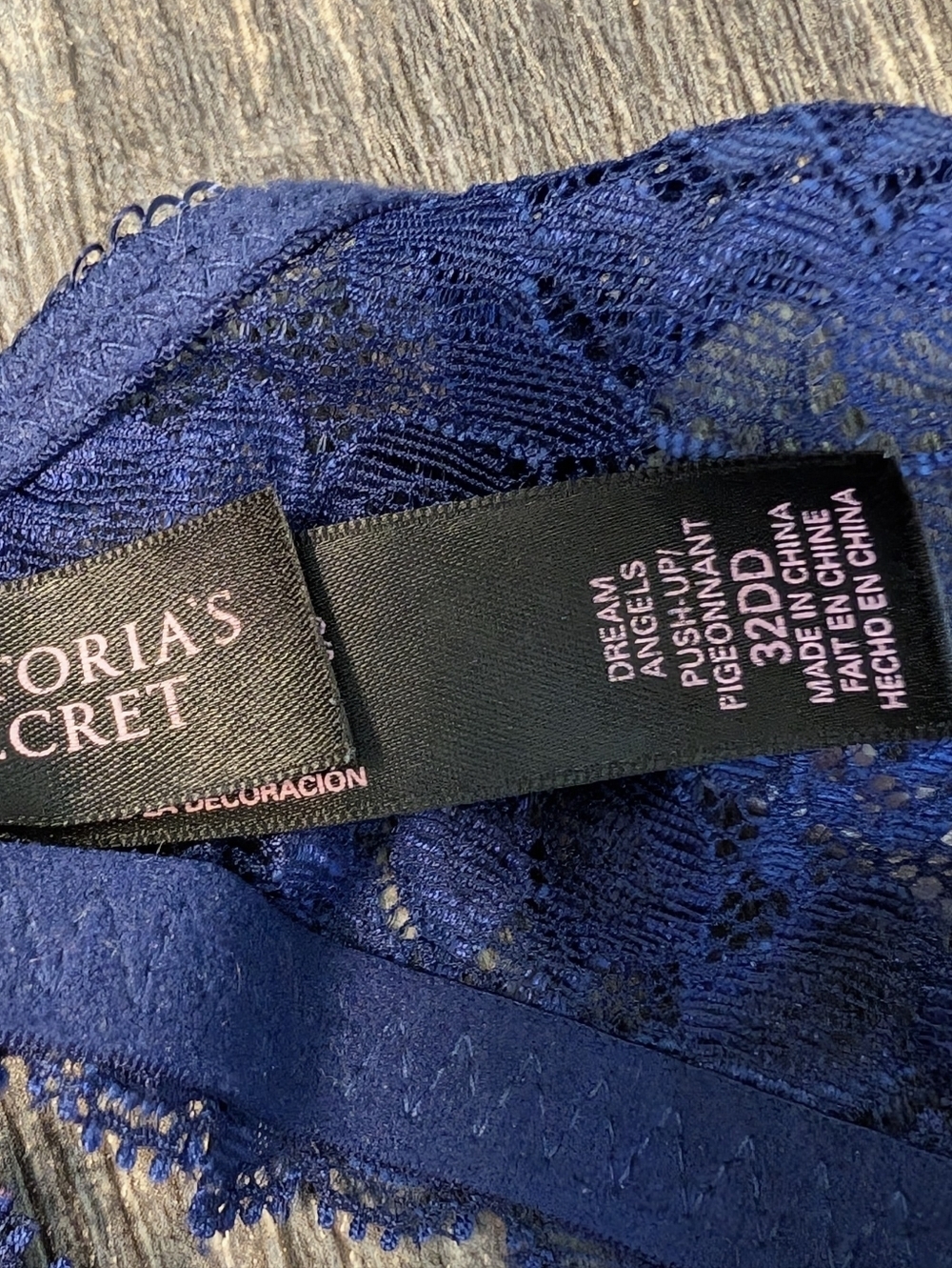 Victoria's Secret Navy and Cream Lace Push-Up Bra with Sequin Detail - Picture 4 of 4